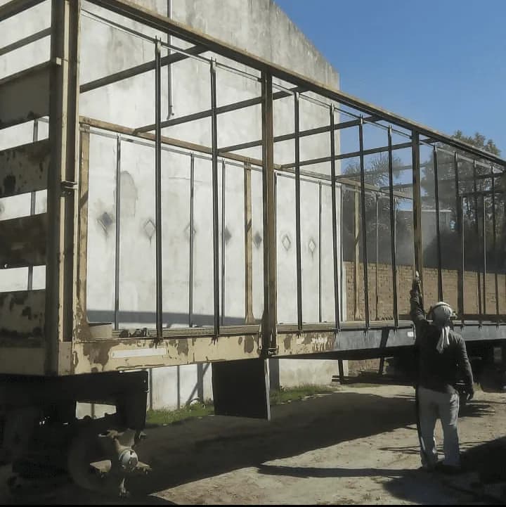 Camión antes del arenado - Pilar