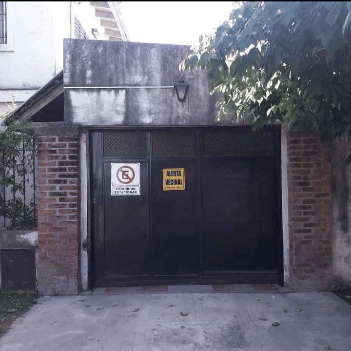 Fachada frontal antes del arenado - Vicente López