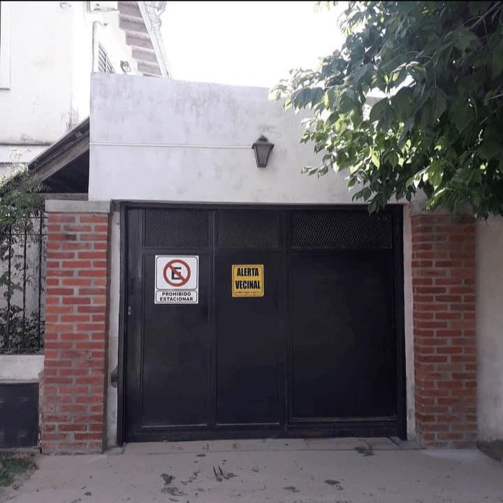 Fachada frontal después del arenado - Vicente López