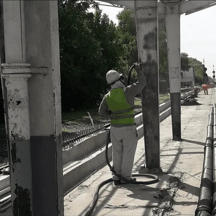 Columnas industriales antes del arenado - Pilar
