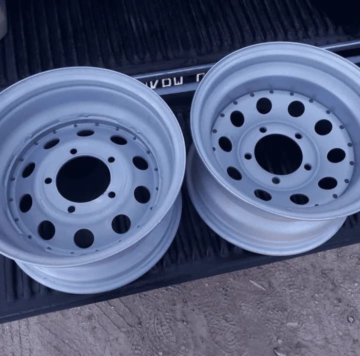 Llantas metálicas después del arenado - Cardales