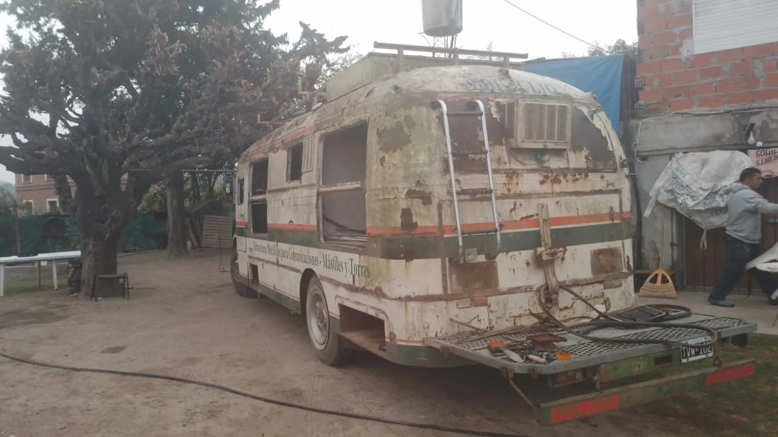 Vehículo antes del arenado - Pilar