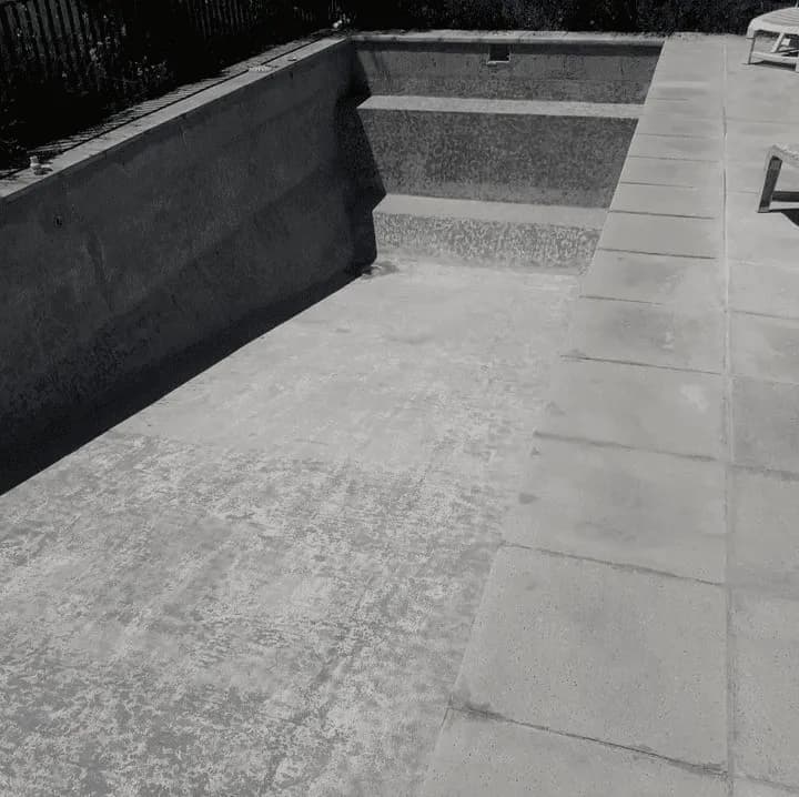 Piscina antes de la pintura - Pilar