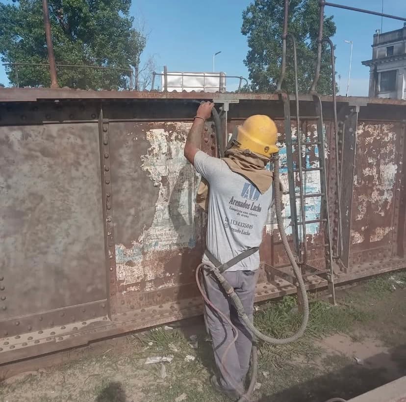 Arenado de Pasarela Metálica Urbana
