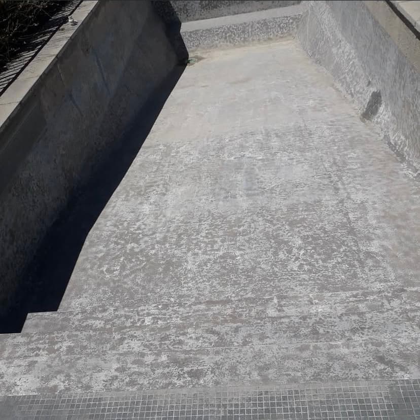 Pileta de hormigón arenada, lista para revestir — trabajo 2