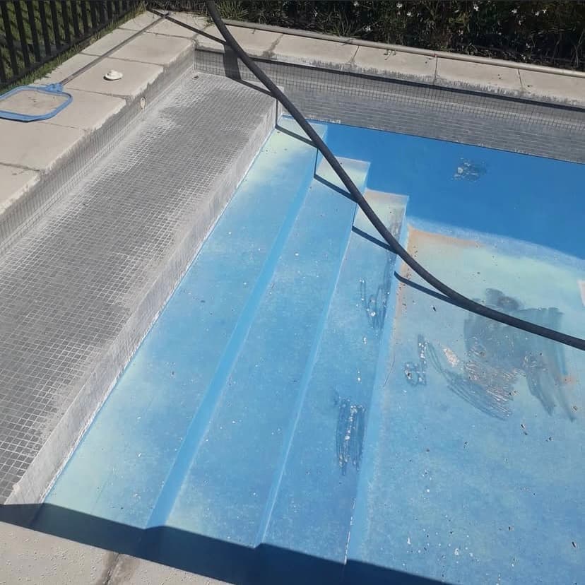 Pileta de hormigón arenada, lista para revestir — trabajo 3