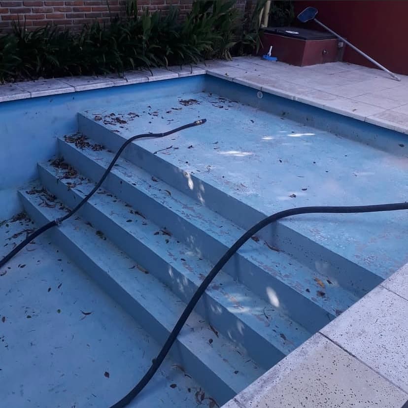 Pileta de hormigón arenada, lista para revestir — trabajo 5