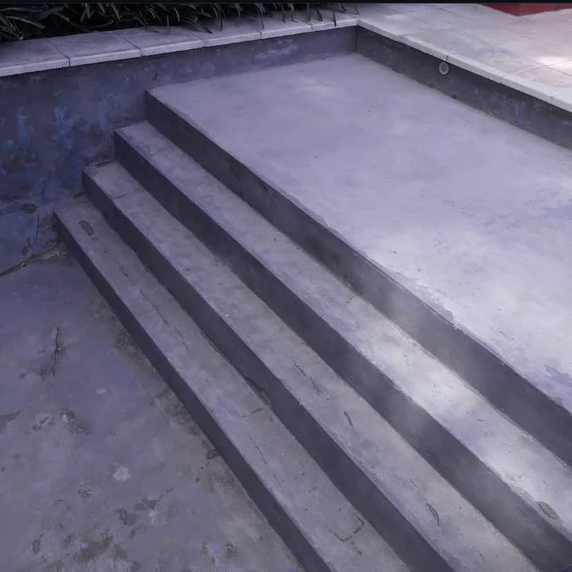 Pileta de hormigón arenada, lista para revestir — trabajo 6